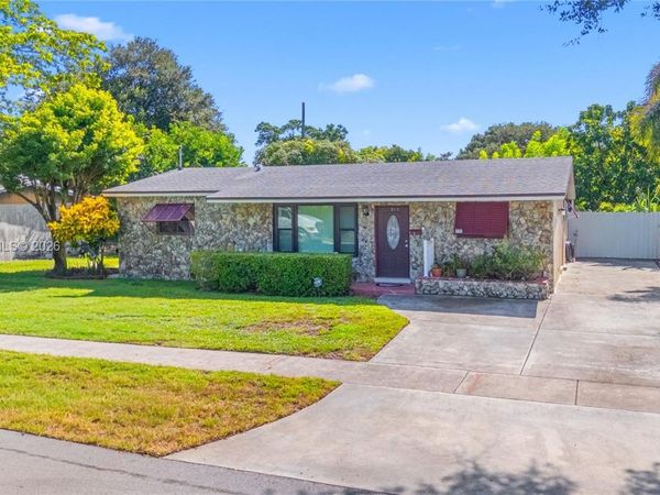 311 SW 70th Ter, Pembroke Pines, FL 33023