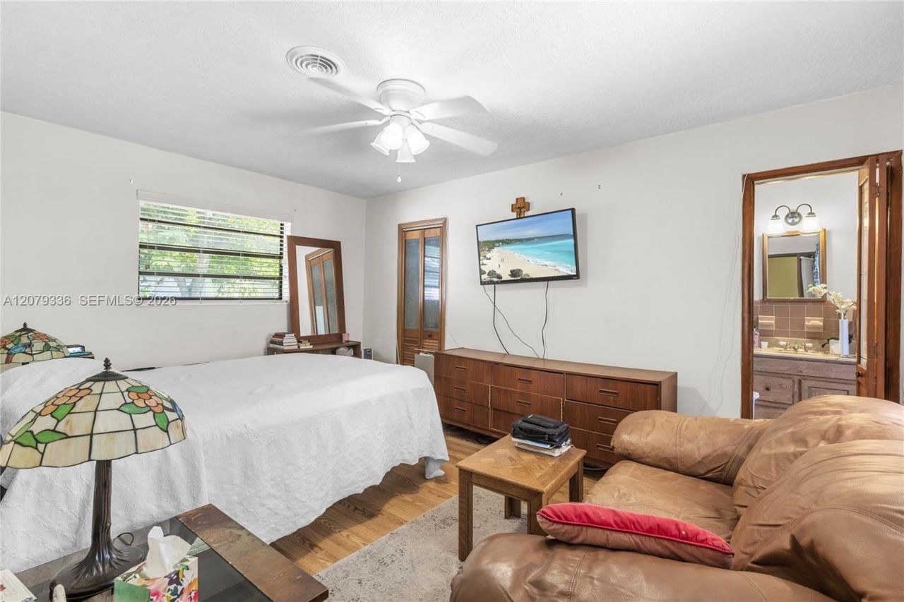 311 SW 70th Ter, Pembroke Pines, FL 33023 Photo
