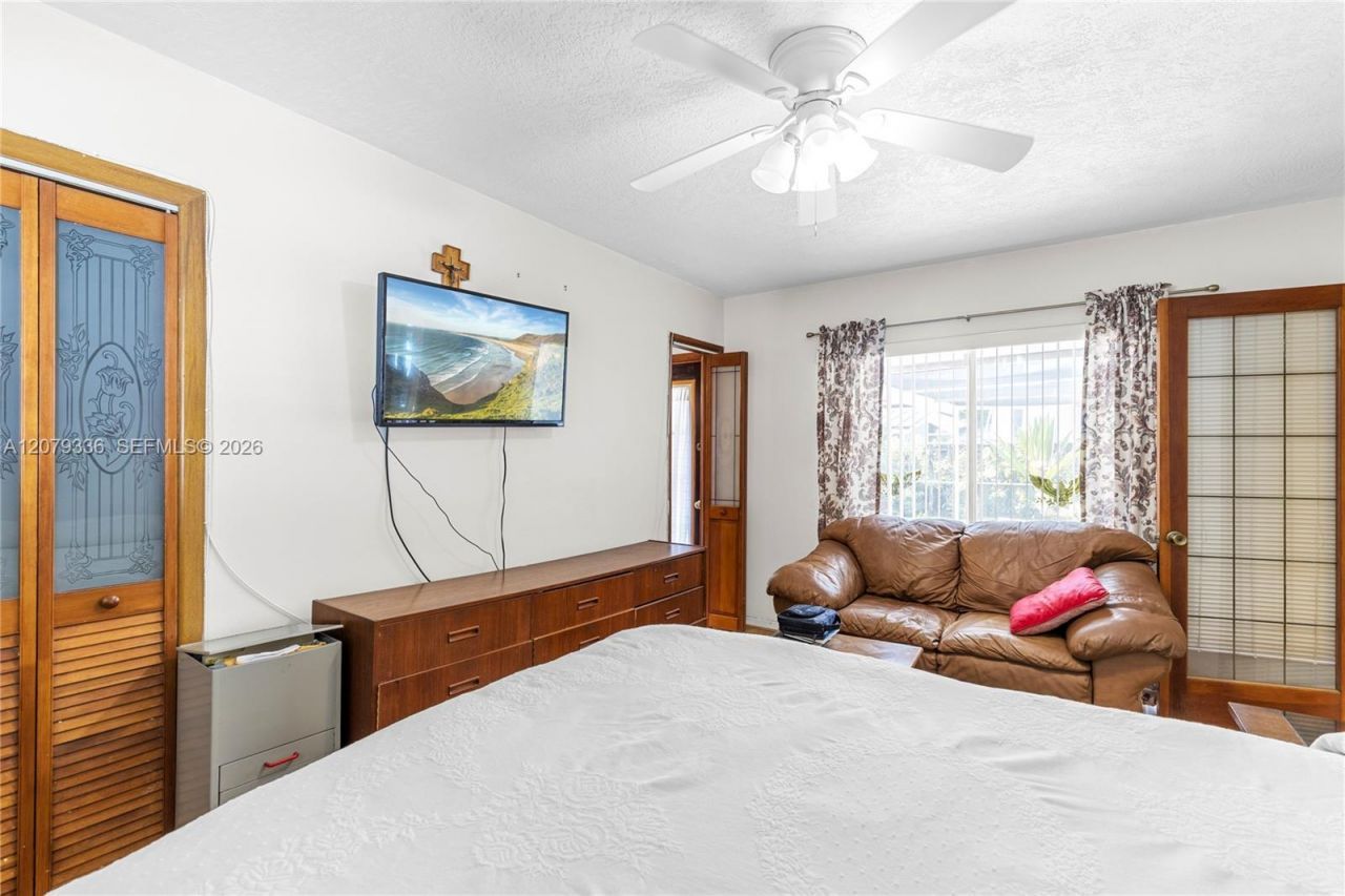 311 SW 70th Ter, Pembroke Pines, FL 33023 Photo