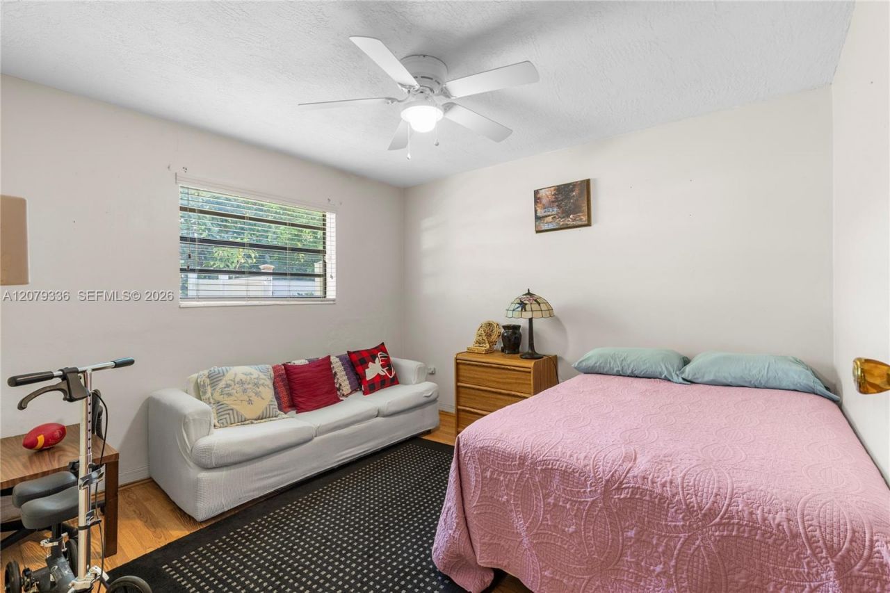 311 SW 70th Ter, Pembroke Pines, FL 33023 Photo