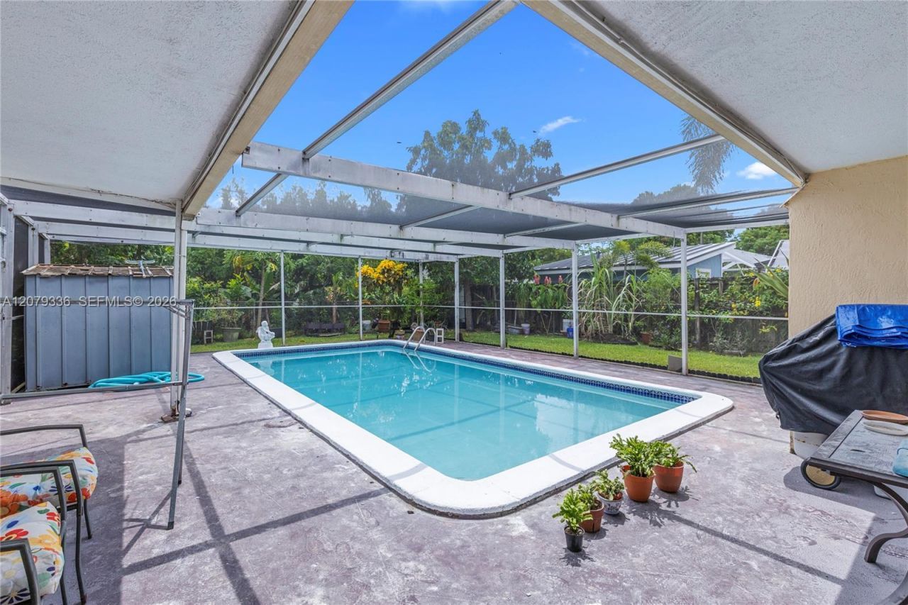 311 SW 70th Ter, Pembroke Pines, FL 33023 Photo