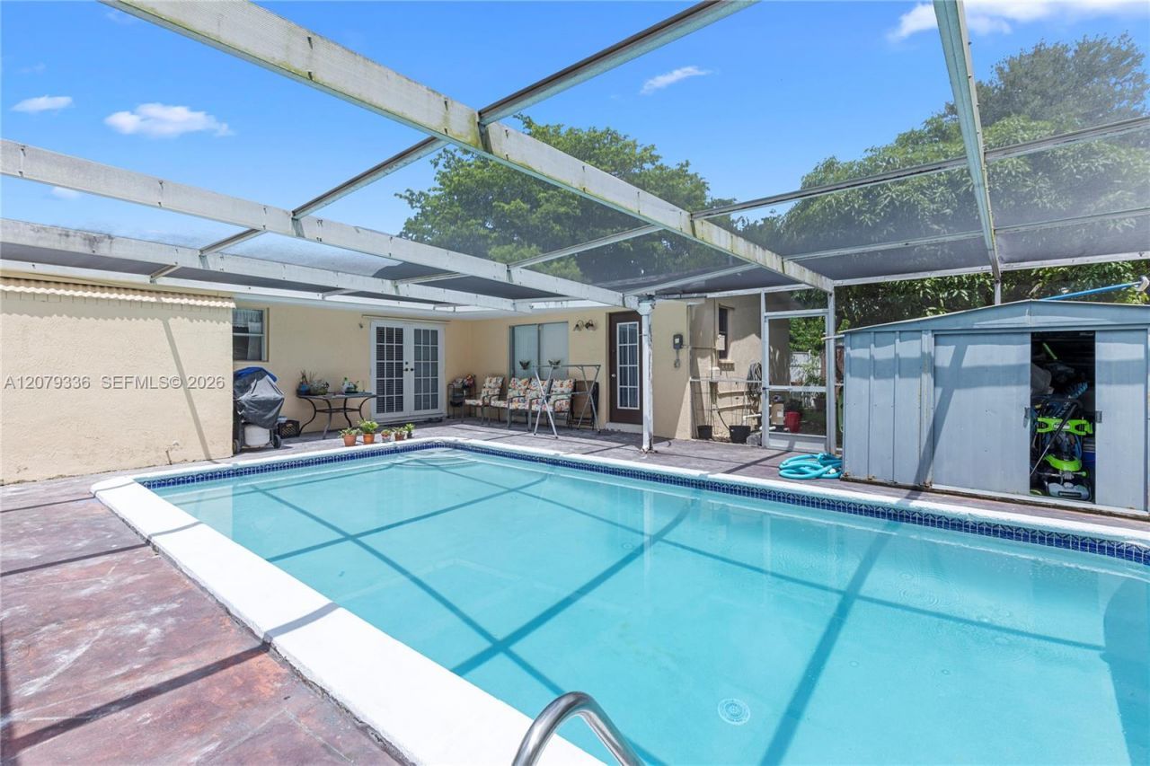 311 SW 70th Ter, Pembroke Pines, FL 33023 Photo