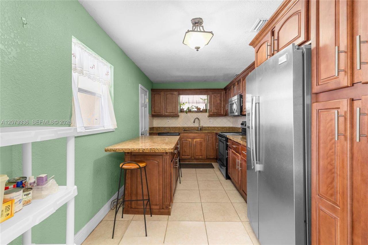 311 SW 70th Ter, Pembroke Pines, FL 33023 Photo