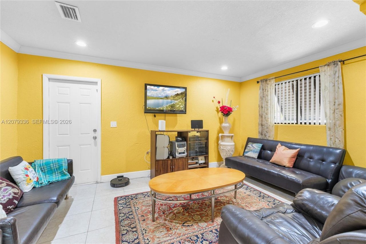 311 SW 70th Ter, Pembroke Pines, FL 33023 Photo