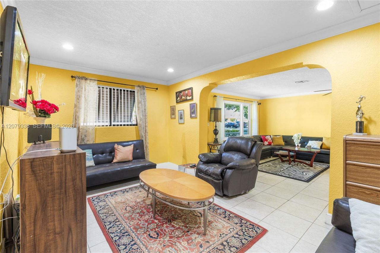 311 SW 70th Ter, Pembroke Pines, FL 33023 Photo