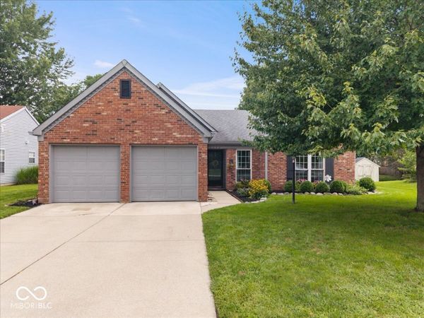 11546 Jamestown Drive W, Fishers, IN 46038
