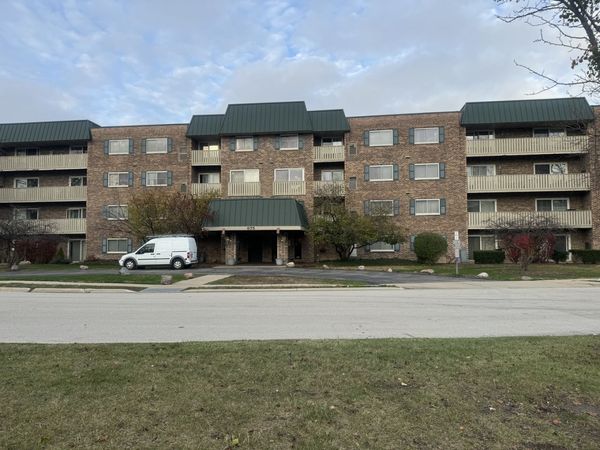 675 GROVE Drive , Unit 113, Elk Grove Village, IL 60007