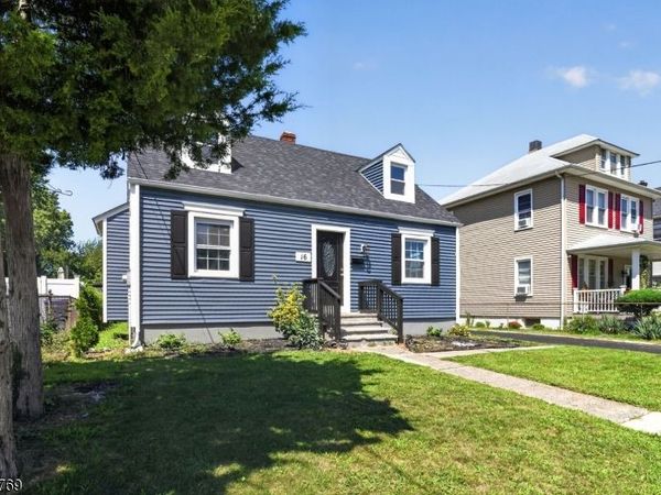 16 Oakwood Pl, North Brunswick, NJ 08902