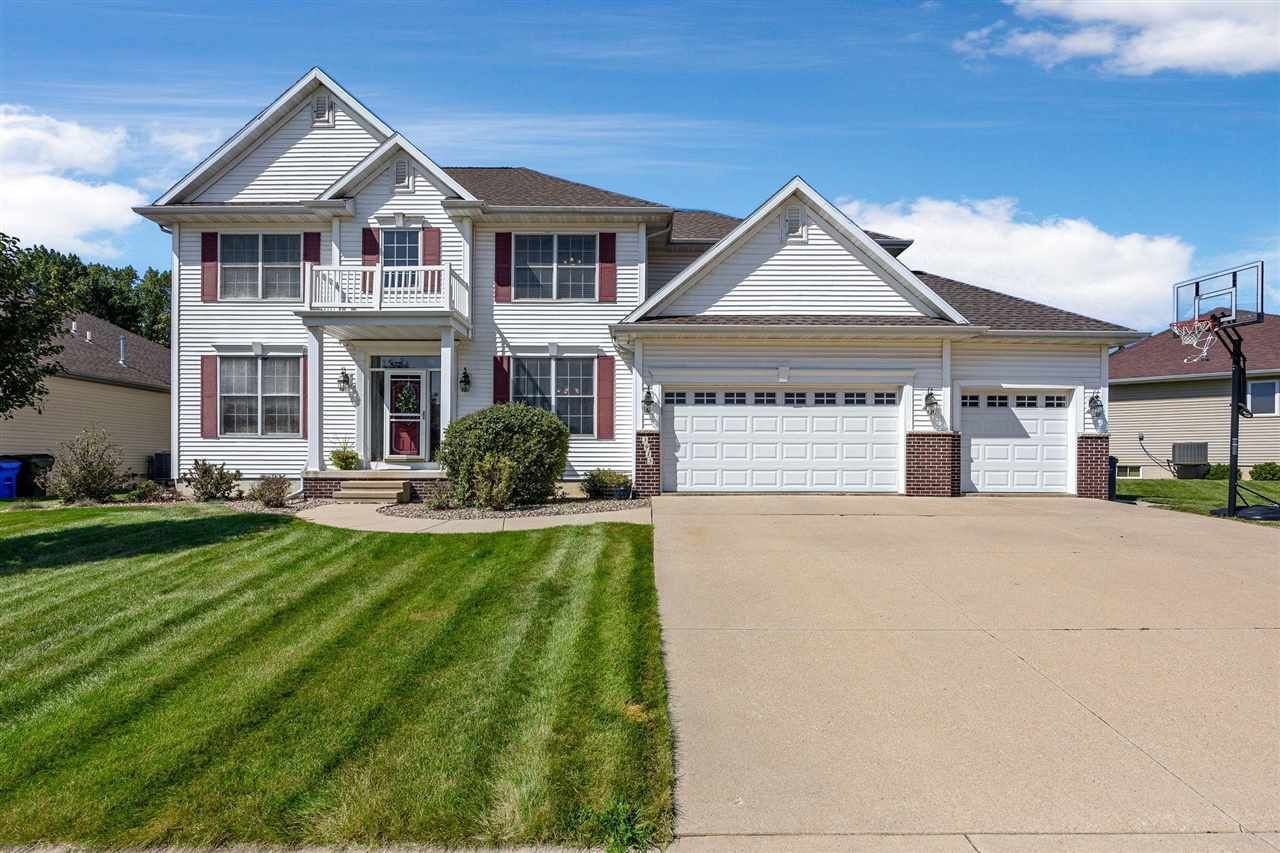 3915 Oak Ridge Dr Se, Cedar Rapids, IA 52403 Main Photo