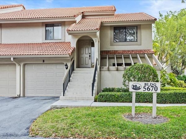 5670 Coach House Circle, Unit B, Boca Raton, FL 33486