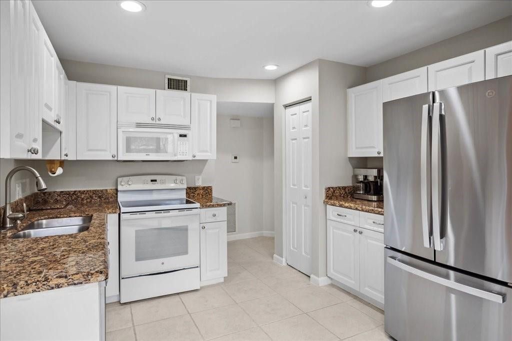 5670 Coach House Circle, Unit B, Boca Raton, FL 33486 Photo