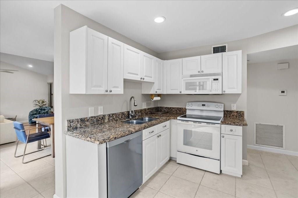 5670 Coach House Circle, Unit B, Boca Raton, FL 33486 Photo