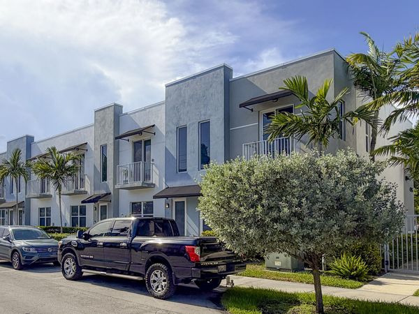 405 NE 35TH Court, Unit 2, Oakland Park, FL 33334