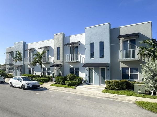 405 NE 35TH Court, Unit 2, Oakland Park, FL 33334