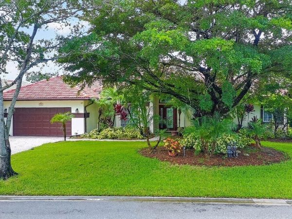 913 SW LIGHTHOUSE Drive, Palm City, FL 34990
