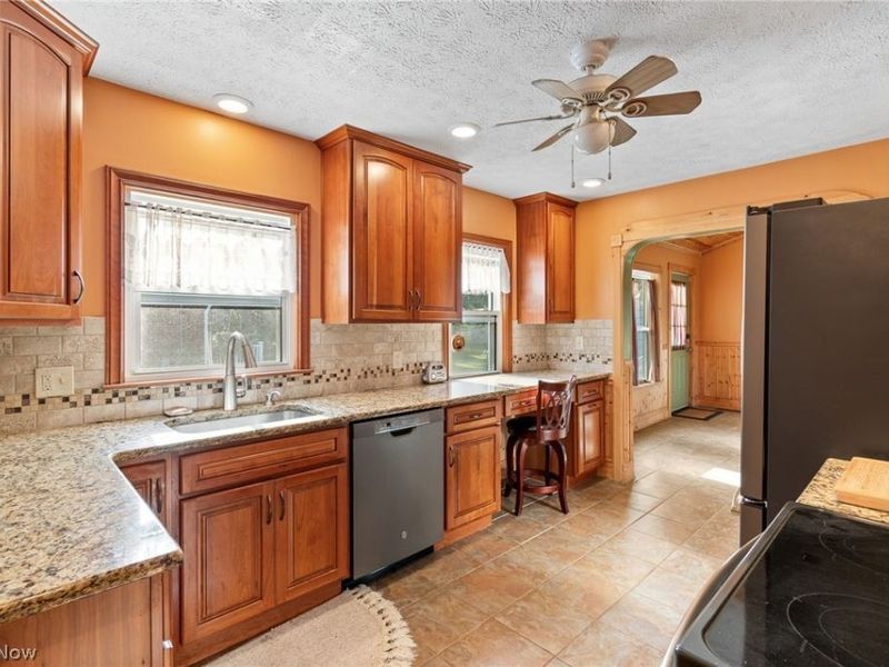 164 Maplecrest Street SW, North Canton, OH 44720 Photo 8