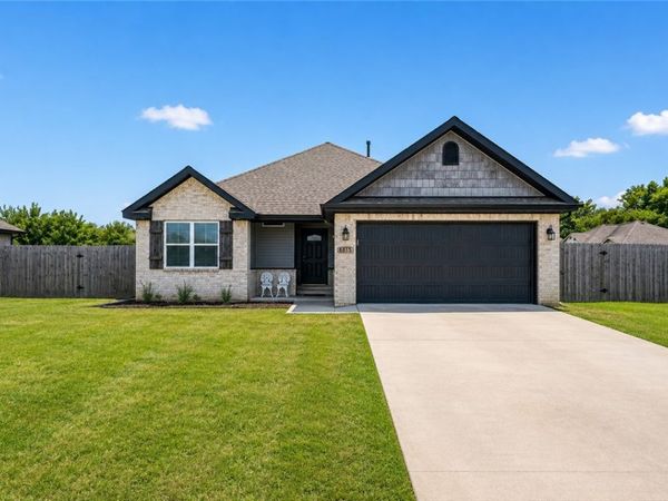 861 Benton Street , Prairie Grove, AR 72753