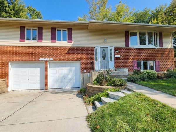 132 N Kitson Drive , Palatine, IL 60074
