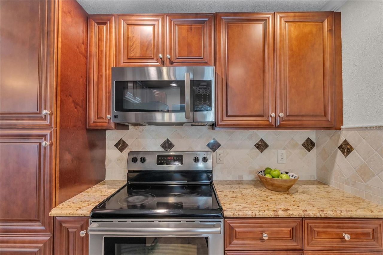 13347 88th Place, Seminole, FL 33776 Photo