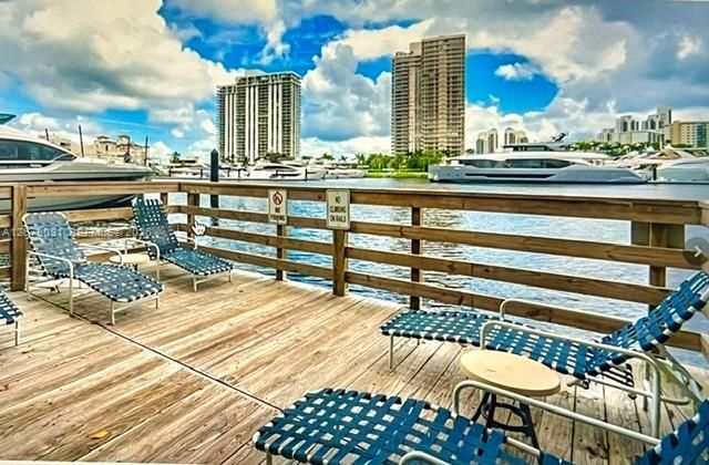 19901 E Country Club Dr, Unit 2405, Aventura, FL 33180 Photo