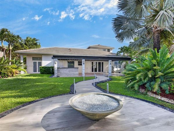 1371 Victoria Isle Dr , Weston, FL 33327