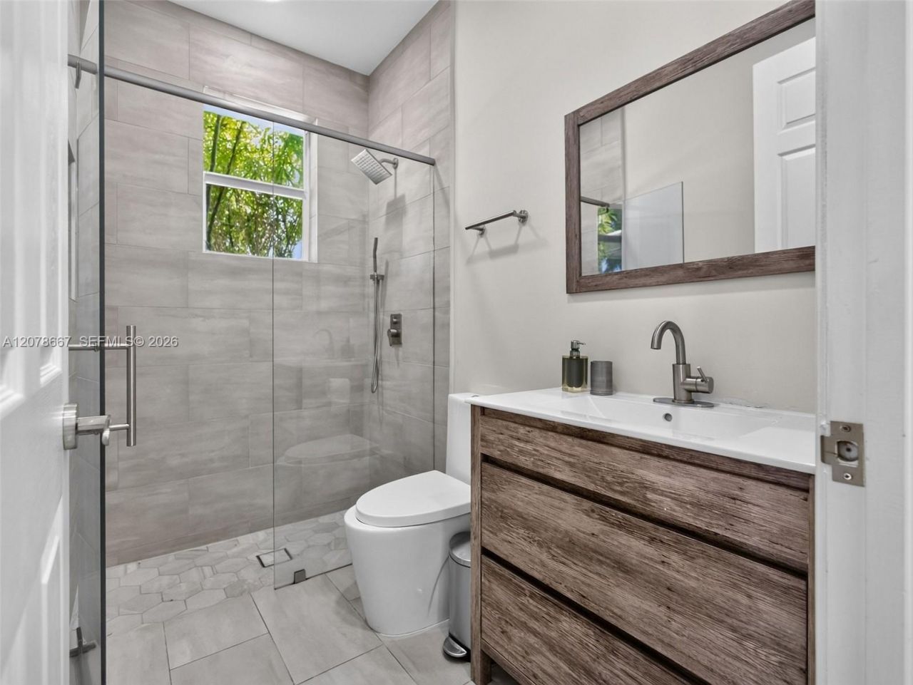 1371 Victoria Isle Dr , Weston, FL 33327 Photo