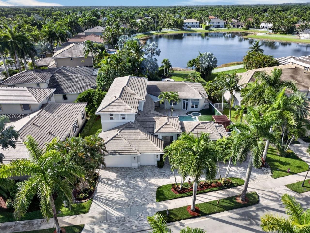 1371 Victoria Isle Dr , Weston, FL 33327 Photo