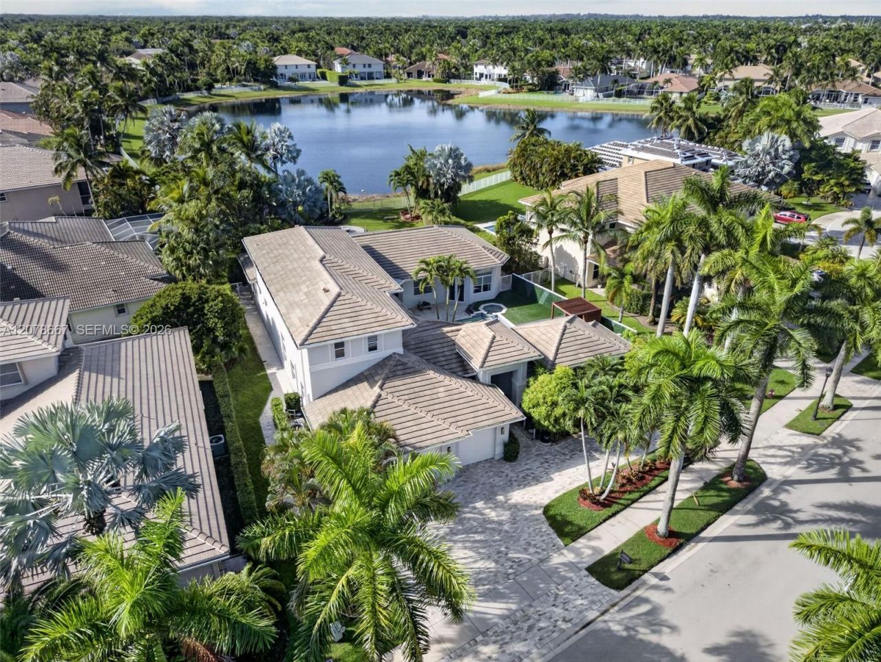 1371 Victoria Isle Dr , Weston, FL 33327 Photo
