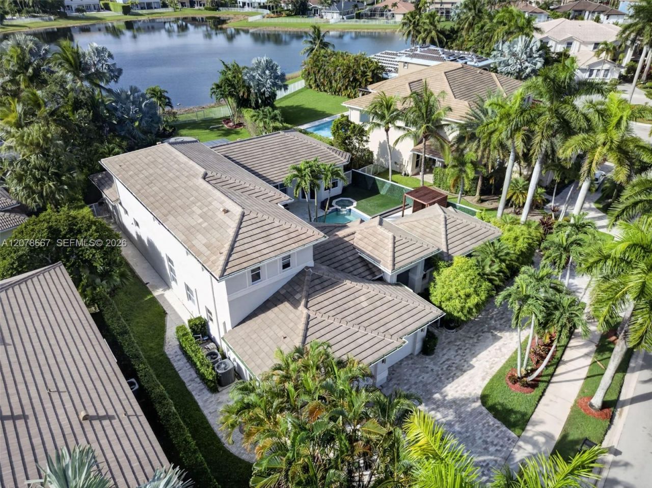 1371 Victoria Isle Dr , Weston, FL 33327 Photo