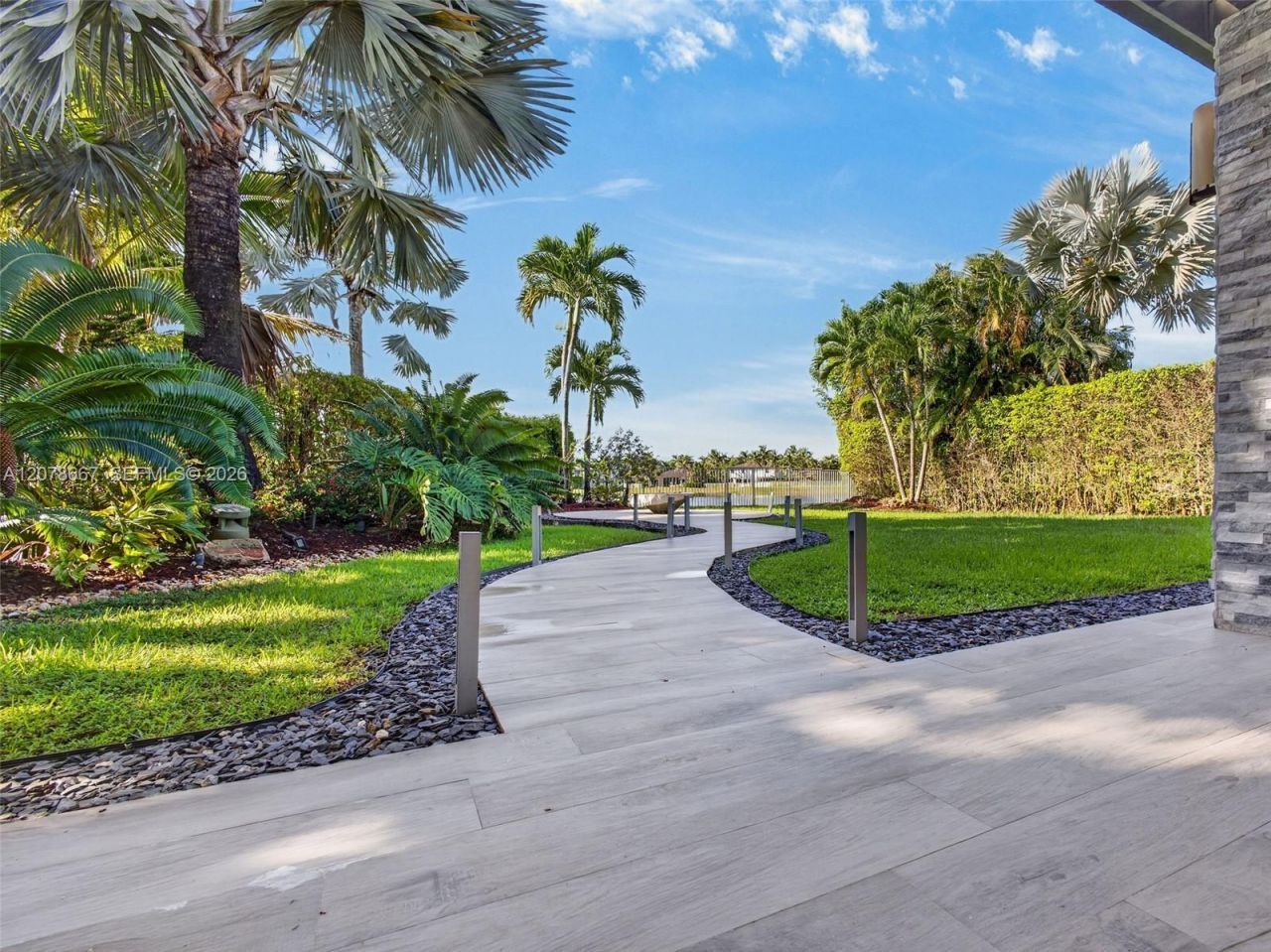 1371 Victoria Isle Dr , Weston, FL 33327 Photo