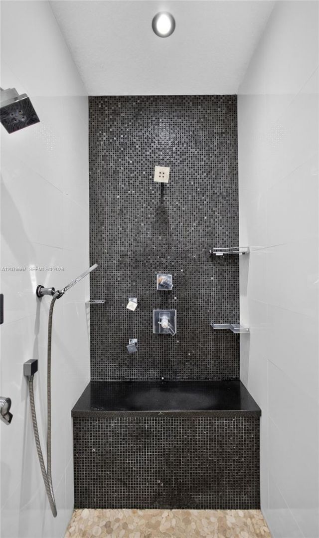 1371 Victoria Isle Dr , Weston, FL 33327 Photo