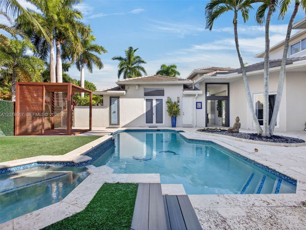 1371 Victoria Isle Dr , Weston, FL 33327 Photo