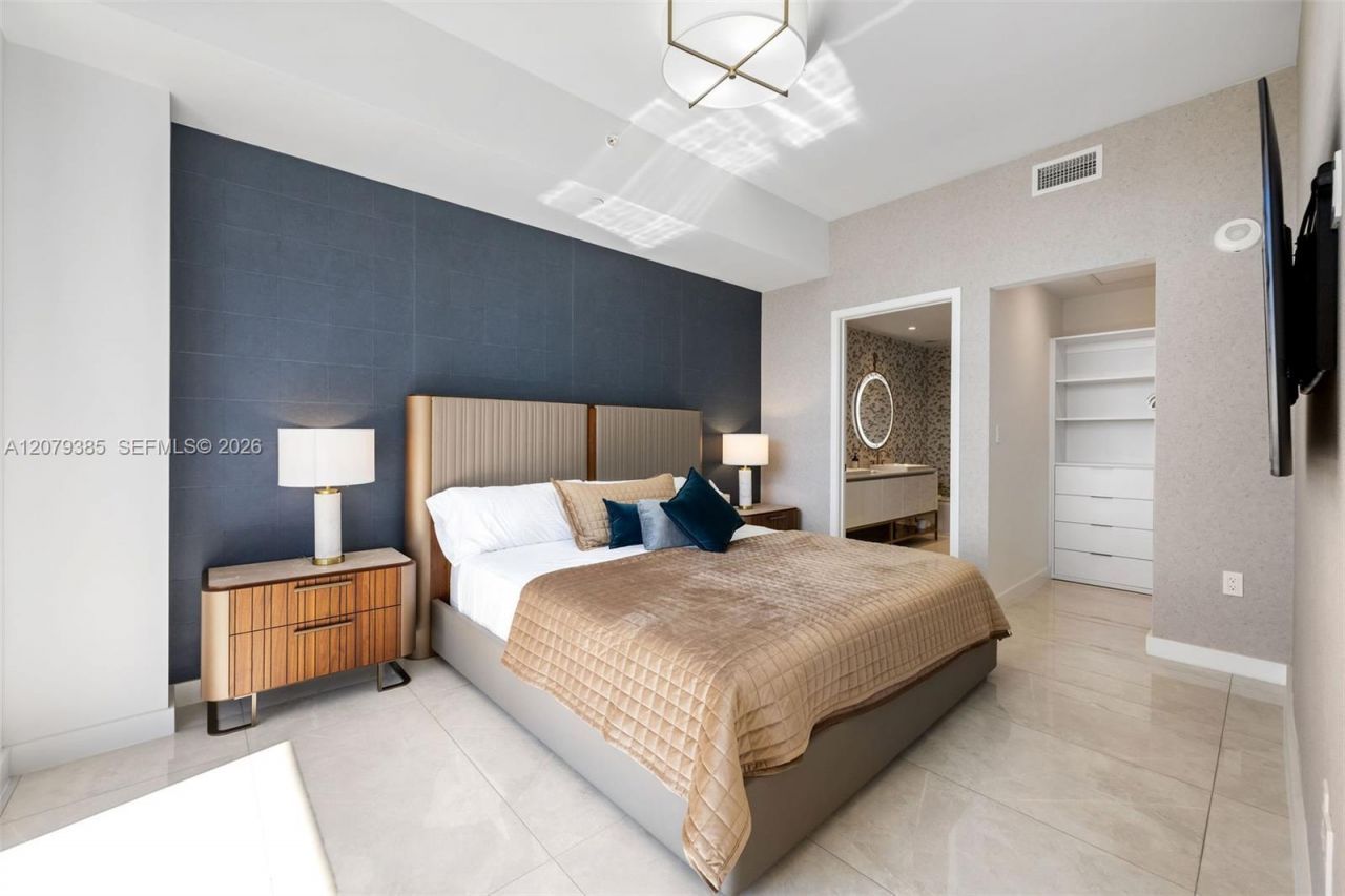 2678 Tigertail Ave , Unit 1705, Miami, FL 33133 Photo