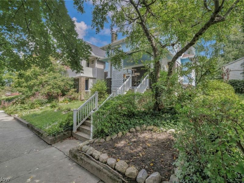 2205 Grandview Avenue, Cleveland Heights, OH 44106 Photo 3