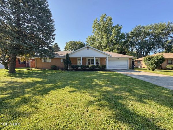 937 Lyn Road , Bowling Green, OH 43402