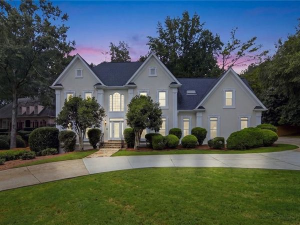 2211 Brooke Farm Trail, Dunwoody, GA 30338