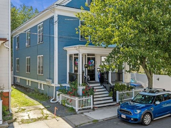 32 Arbella St, Unit 1, Salem, MA 01970