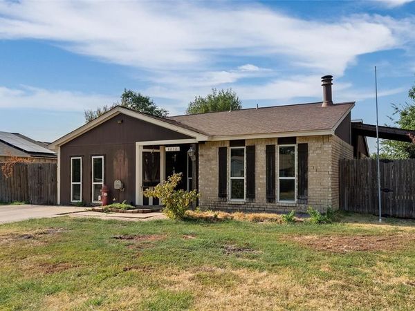 4232 Caldwell Avenue, The Colony, TX 75056