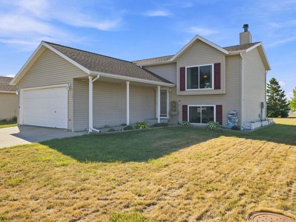 5164 10th Avenue S, Fargo, ND 58103