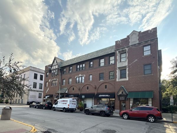 1103 Holly Court , Unit 303, Oak Park, IL 60301