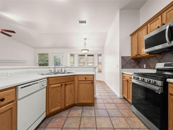 701 Sparkling Brook LN, Leander, TX 78641