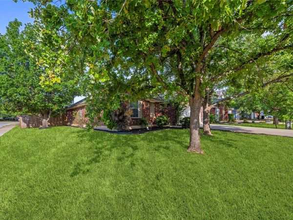 701 Sparkling Brook LN , Leander, TX 78641