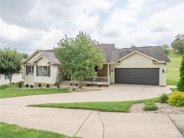 1751 Sandlewood Drive SE, New Philadelphia, OH 44663