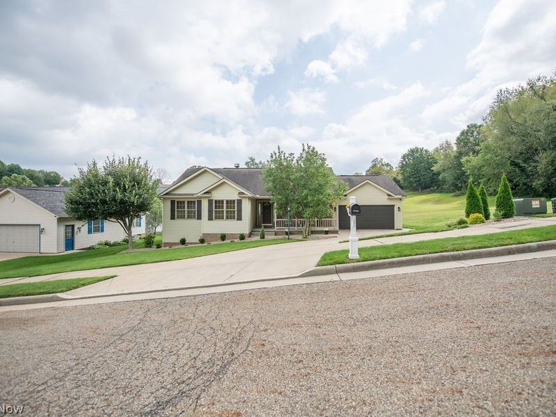 1751 Sandlewood Drive SE, New Philadelphia, OH 44663 Photo 2