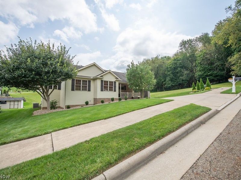1751 Sandlewood Drive SE, New Philadelphia, OH 44663 Photo 3