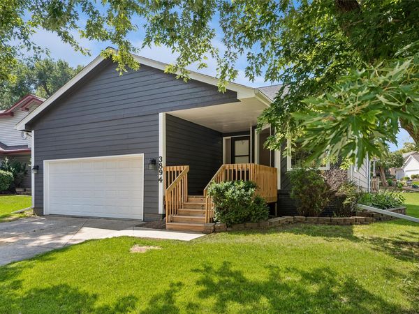 3894 92nd Drive, Urbandale, IA 50322
