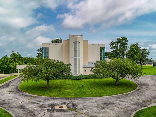 640 Blairs Ferry Road NE, Cedar Rapids, IA 52402