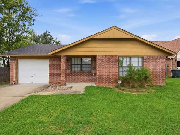 2002 S Cherokee Avenue , Claremore, OK 74019