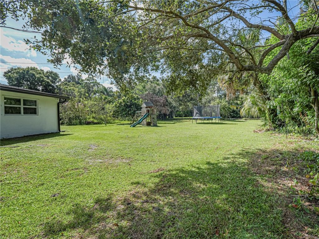 2755 6th Place, Vero Beach, FL 32968 Photo