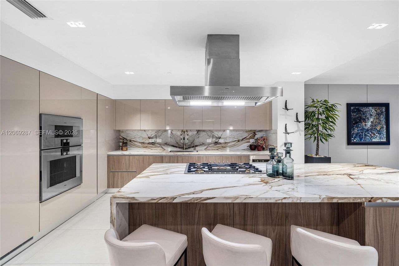 435 Bayshore Dr, Unit 703, Fort Lauderdale, FL 33304 Photo